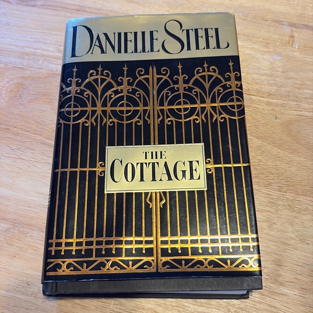 📖Danielle Steel-“The Cottage”